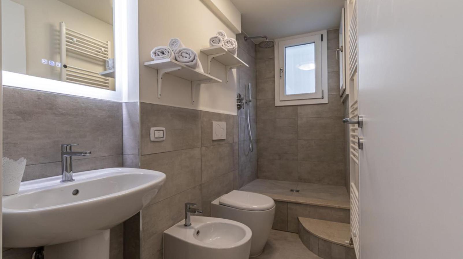 Suite Modena Al Centro - Affitti Brevi Italia Buitenkant foto
